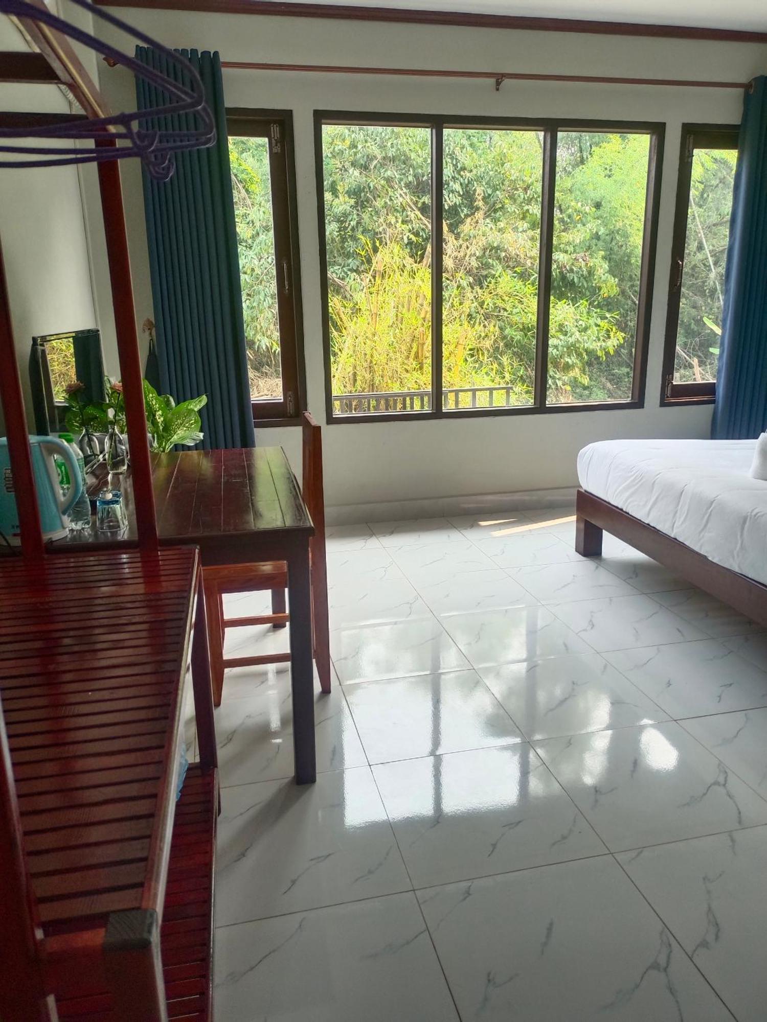 Dokchampa Hotel 万荣 外观 照片