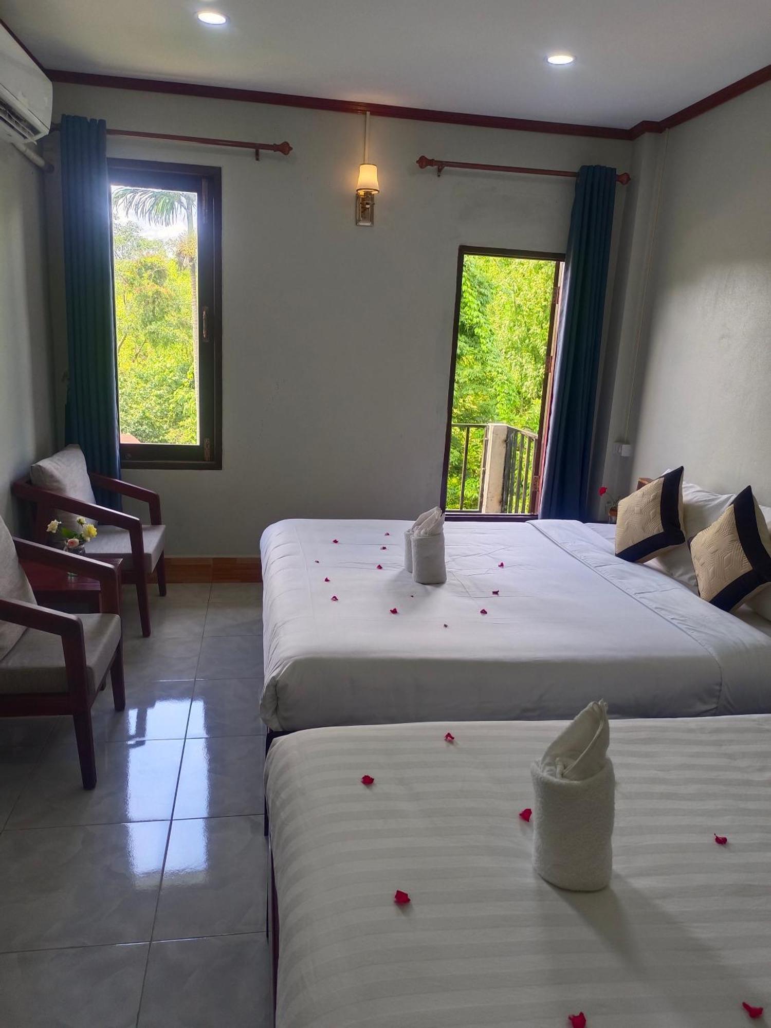 Dokchampa Hotel 万荣 外观 照片