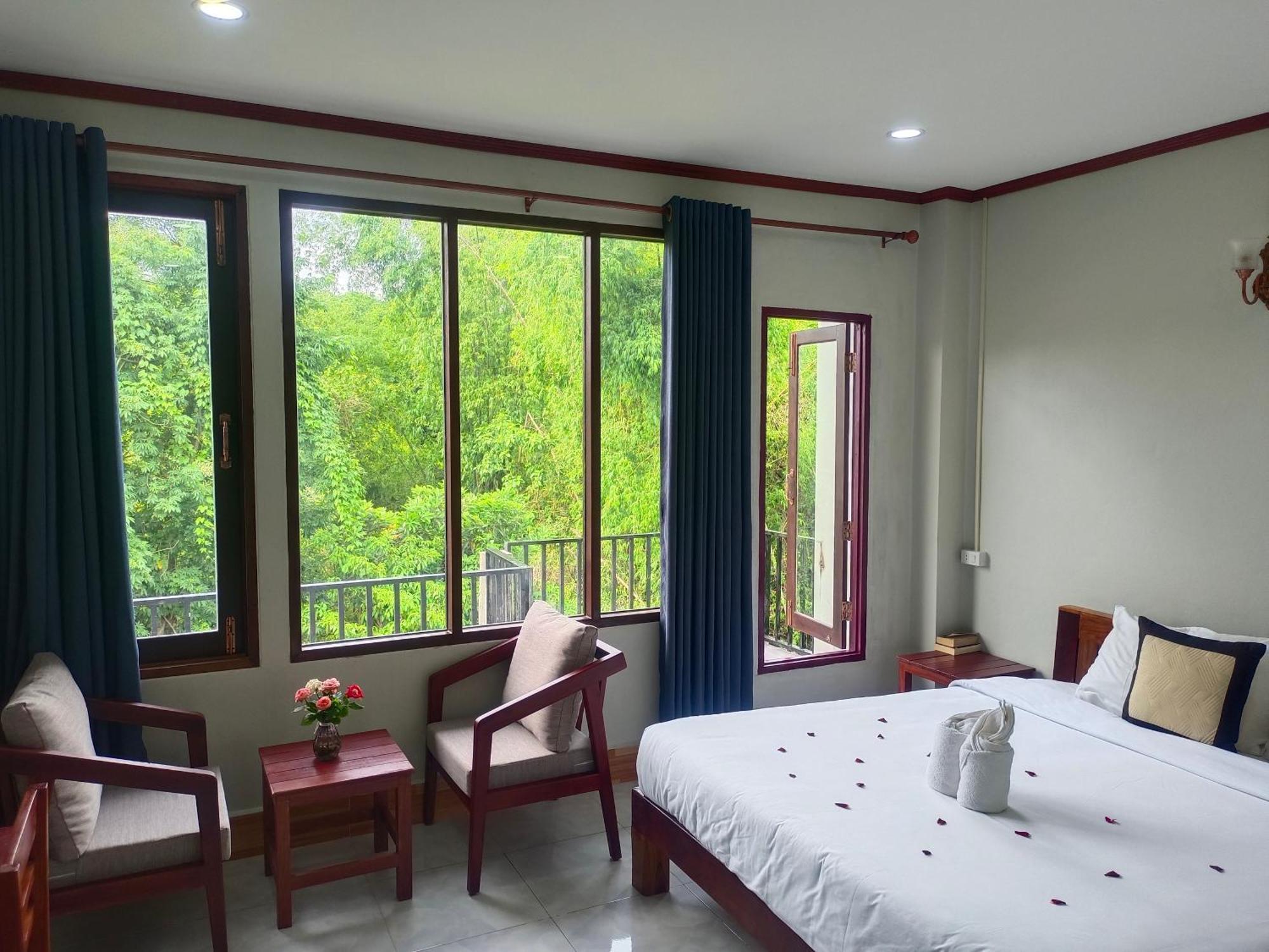 Dokchampa Hotel 万荣 外观 照片