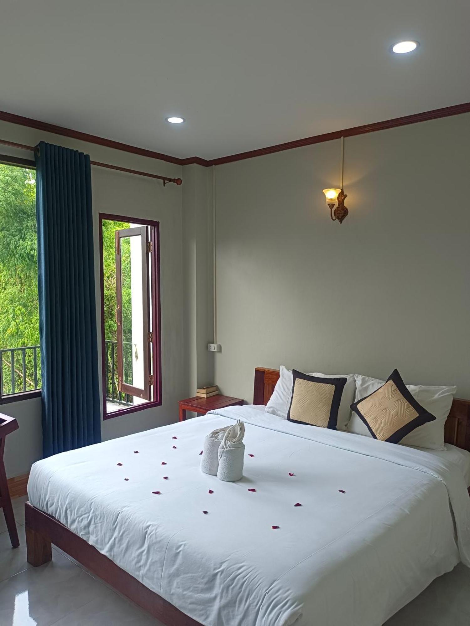 Dokchampa Hotel 万荣 外观 照片